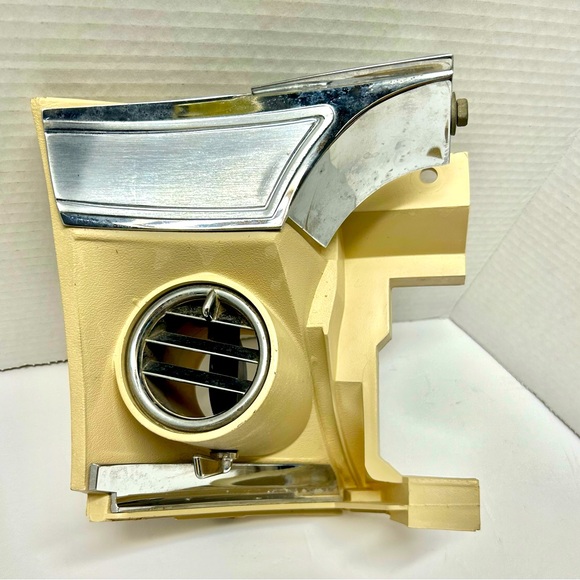 1965-66 CADILLAC LEFT DRIVER SIDE BEIGE INSTRUMENT PANEL COVER W/ AIR VENT  OEM - Picture 1 of 5